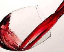 Contrabandă cu vin din Moldova pretins a fi „suc din rodii” din Armenia și vin demi-dulce din Georgia. 6 persoane și 4 companii – trimise în judecată