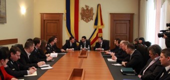 Prim-ministrul i-a prezentat pe noii miniștri colectivelor (foto)