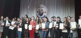 Premii și diplome pentru cîștigătorii Olimpiadei Republicane la Limba și literatura română