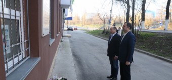 Vlad Filat a depus flori la placa memorială „Lech Kaczyński”