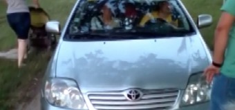 Taximetristul care se deplasa cu mașina pe trotuar a fost identificat //Video