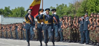 Peste 500 de tineri soldaţi au depus jurămîntul militar