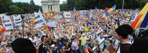 http://oficial.md/wp-content/uploads/2015/07/proteste-la-cisinau-mars-la-chisinau-miting-unionist-la-chisinau-marea-adunare-nationala-de-la-chisinau-10376.jpg