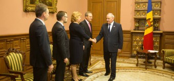 Președintele Timofti încă nu a decis numirea noilor ambasadori