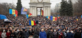 Protestatarii din PMAN către liberal-democrații din majoritate: Retrageți-vă!