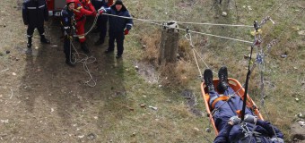 Zece angajaţi ai Serviciului Protecţie Civile şi Situaţiilor Excepţionale al MAI au susţinut astăzi un examen la înălţime (foto)