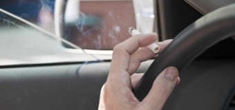 Fumezi în maşină şi nu-ţi place mirosul care s-a impregnat? Iată cum să scoţi mirosul neplăcut din automobil