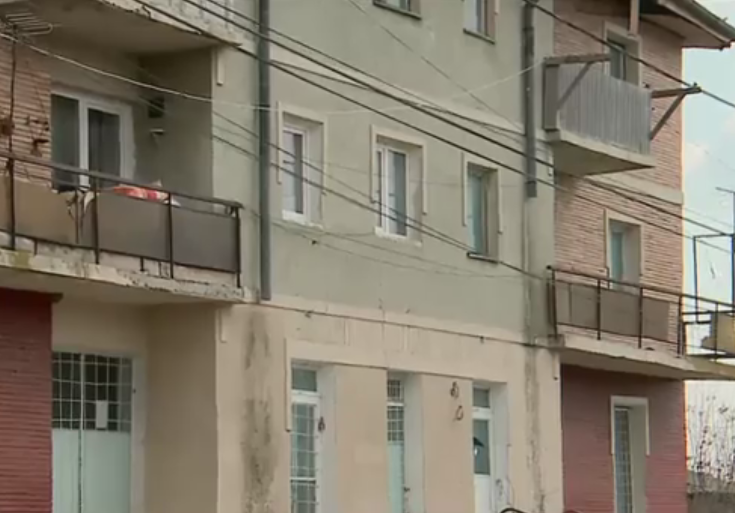 Uluitor! Un polițist român a luat în gazdă 3.600 de persoane din RM într-un apartament de 40 de m.p. //Video