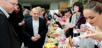 Doamnele din Secretariatul Parlamentului au organizat ”Târgul dulciurilor”
