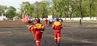 Bărbat, în comă profundă, transportat cu un elicopter SMURD la Chișinău (video)