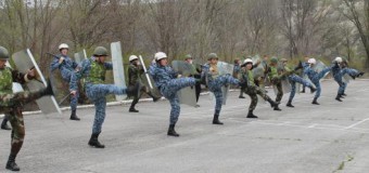 Subofiţerii nou angajaţi în cadrul sistemului penitenciar au beneficiat de lecţii practice în pregătirea tactico-specială