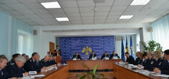 16 colaboratori vamali – cercetați disciplinar pentru activitate iresponsabilă