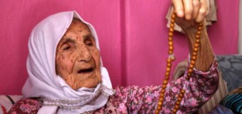 FOTO// A ajuns la 111 ani fără să o vadă vreun medic. Care e secretul longevității ei. Vei rămâne uluit