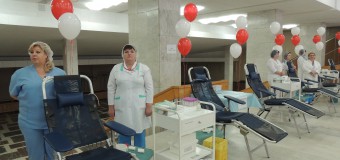 Un număr record de persoane au donat sânge în acest an de Ziua Mondială a Donatorului