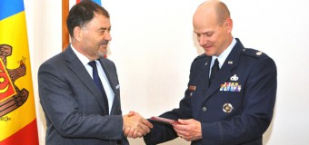 Şalaru a decorat un militar american cu medalia „Pentru consolidarea frăţiei de arme”