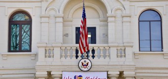 Cum comentează Ambasada SUA prezența unui obiect suspect în fața sediului de la Chișinău   