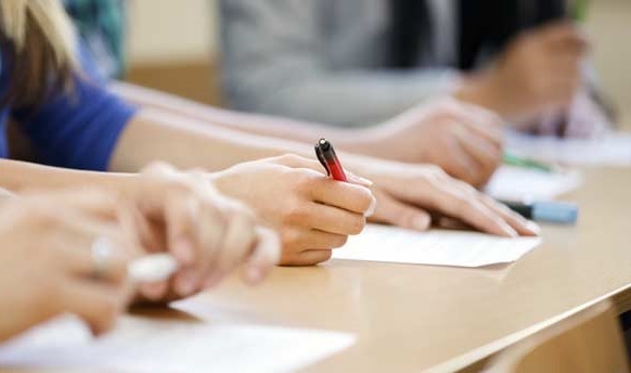 43 de absolvenți au obținut media 10 la examenul național de Bacalaureat