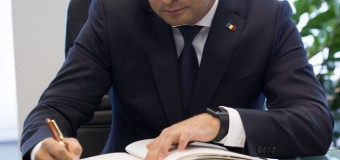 Andrian Candu a semnat  în cartea de condoleanțe, deschisă de Ambasada Italiei