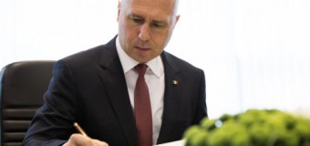 Pavel Filip a semnat în cartea de condoleanţe deschisă în memoria victimelor cutremurului din Italia