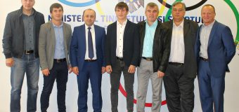 Luptătorii moldoveni, medaliaţi la Campionatul Mondial de lupte s-au întâlnit cu ministrul Zubcu