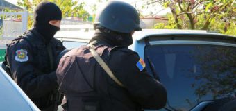 Polițist, reținut. Ar fi pretins și primit 550 de euro mită