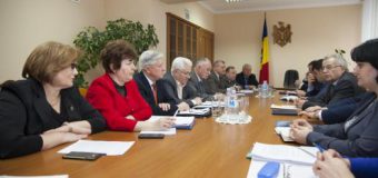 Noul concept de salarizare a angajaţilor din sistemul educaţional, discutat în ședință