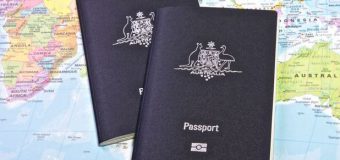 Doar trei persoane din lume au acest paşaport. De ce este atât de special