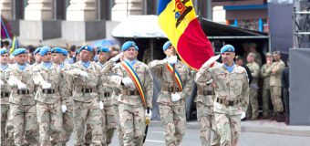 Pacificatorii Armatei Naţionale au defilat pe Bulevardul Khreshchatyk din Kiev (Foto)