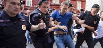 Tensiunile cresc înaintea prezidențialelor din Rusia: Opozantul Aleksei Navalnîi, reținut la Moscova