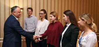 Studenții din diaspora au încheiat stagiul la Președinția RM. Șeful statului: Experiența va continua