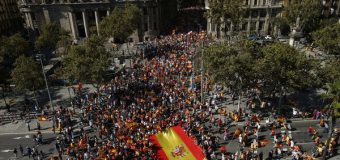 Zeci de mii de oameni au manifestat la Barcelona pentru apărarea unității Spaniei