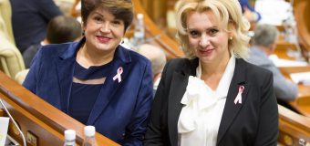 Deputatele din Parlamentul Republicii Moldova s-au aliniat campaniei de informare despre cancerul mamar (foto)