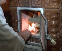 O femeie a suferit arsuri în urma exploatării necorespunzătoare a sobei