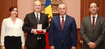 Ambasadorul Franței la Chișinău, decorat de președintele R.Moldova