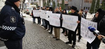 Flasmob organizat de PAS: Noi plătim acum tarife mult mai mari, decât ar trebui să le achităm