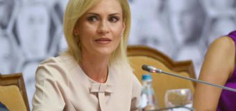 Gabriela Firea a făcut un cadou Silviei Radu: „Din partea nu doar a mea, dar și a tuturor bucureștenilor, un mic dar, simbolic, în anul Centenarului