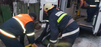 Pompierii au salvat o femeie căzută într-o fântână. Iată în ce stare se află