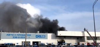Un alt incendiu în Rusia, la doar câteva zile! Un salon auto din orașul Sankt Petersburg a luat foc (video)