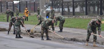 Efectivul Armatei Naționale, în frunte cu Eugen Sturza – la lucrări de salubrizare a orașului (foto)