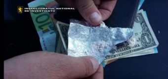 Droguri şi arme confiscate de ofiţerii de investigaţii de la grup criminal din raionul Ungheni