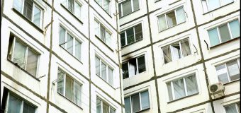 Un bărbat din Chișinău – salvat din incendiu de un carabinier care se întorcea de la serviciu
