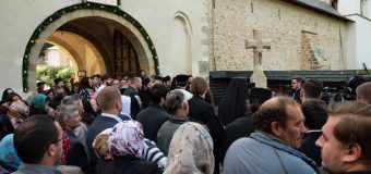 „Crucea unității neamului românesc” de la Soroca – instalată la Mănăstirea Putna