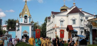 Icoana Maicii Domnului „Cu trei mâini” din Sfântul Munte Athos, la mănăstirea Ciuflea