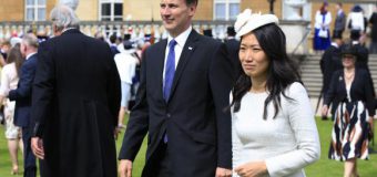 Gafa conjugală comisă de șeful diplomației britanice la Beijing: „Soţia mea este japoneză”