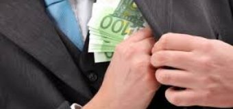 Un bărbat și o femeie – pe mâna ofițerilor și procurorilor anticorupție