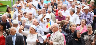 Protest în fața Parlamentului Republicii Moldova (VIDEO)