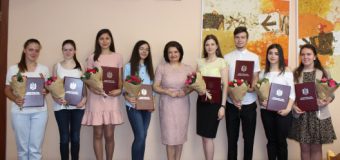 Elevii care au susținut BAC-ul pe nota „10” – premiați de ministrul Educației, Culturii și Cercetării