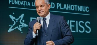 (FOTO) Vlad Plahotniuc se inspiră de la Igor Dodon