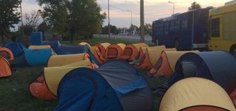 Unioniștii – dezamăgiți de atitudinea Guvernului Republicii Moldova, au întins zeci de corturi în vama Albița-Leușeni