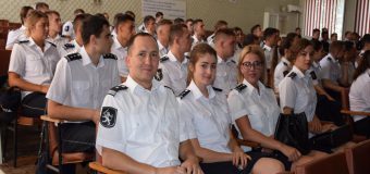 40 de absolvenţi ai Academiei de Poliție Ștefan cel Mare au devenit de astăzi parte a Poliţiei Capitalei